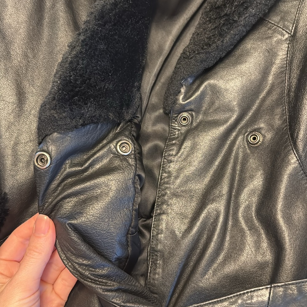 Vintage Wilson’s Belted Crop Leather Jacket and faux fur trim size large - Picture 3 of 7
